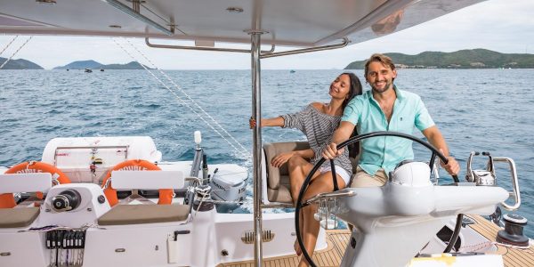 52-foot-Seawind-1600-performance-cruiser-catamaran