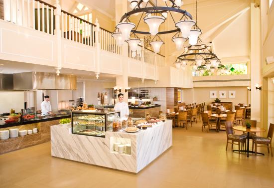 Seawind-1600-fast-catamaran-Sanctuary-Cove- Boat- Show-Cove-Cafe